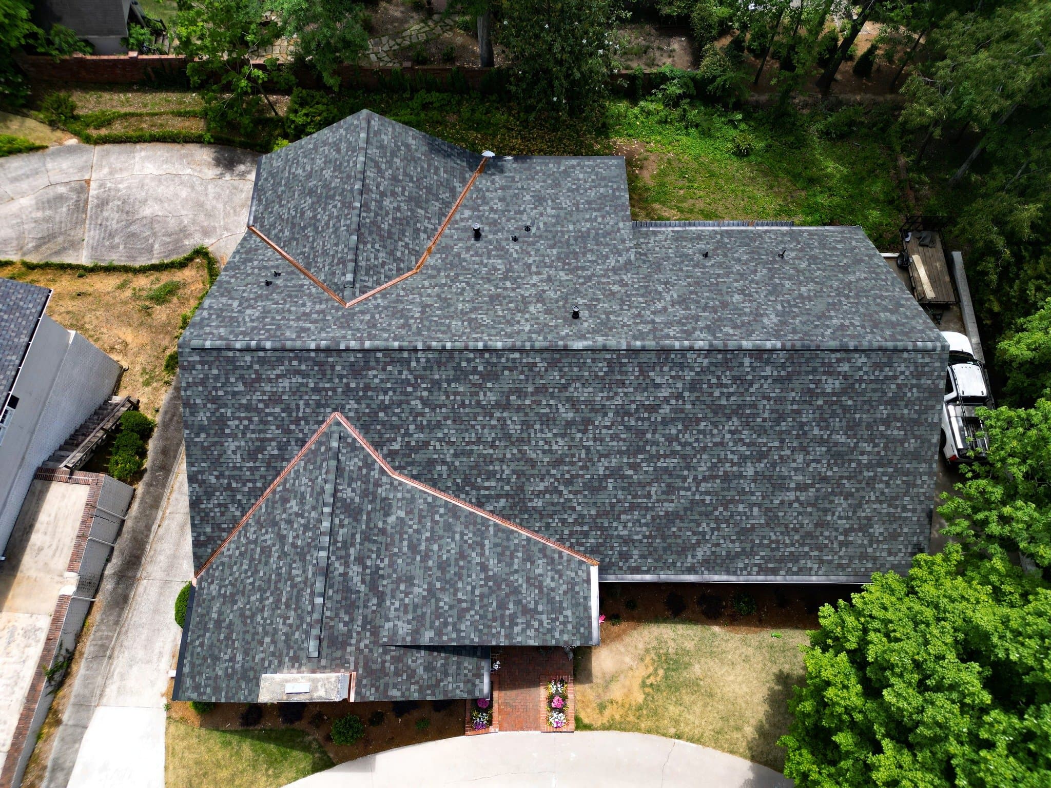 Premium architectural shingle roof with copper valleys, installed by Evergreen Roofing in Northeast Alabama